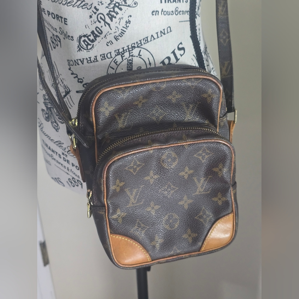 Louis Vuitton Brown Monogram Canvas Crossbody Bag with Tan Trim comes with COA - Picture 3 of 16